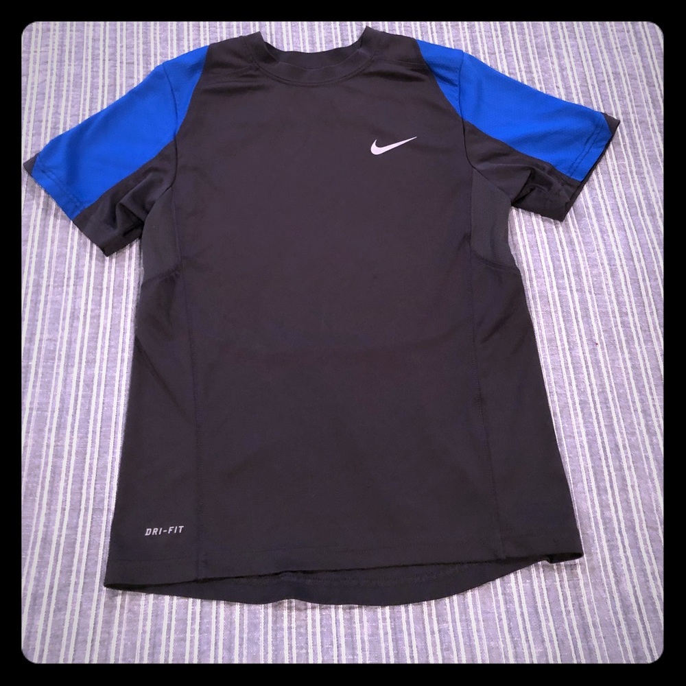 Boys Nike Dry-Fit semi fitted top. Small (8).